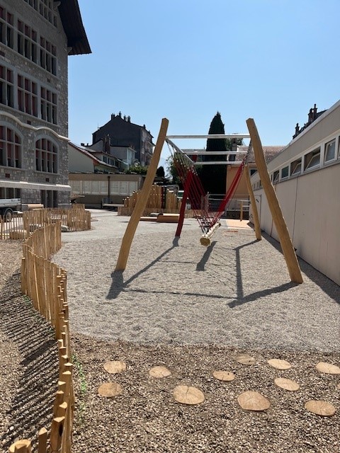 Un préau a été réaménagé à Vevey avec et pour les élèves du collège de la Veveyse